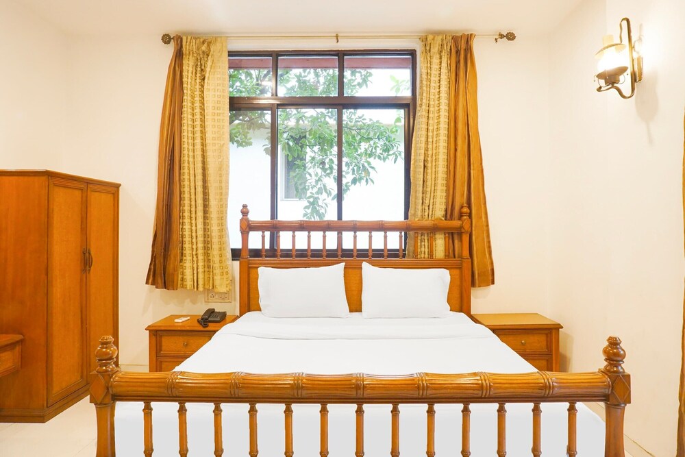 Premium Stays Near Fergusson College