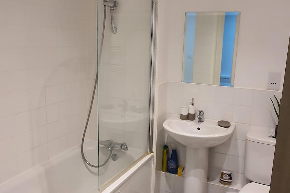 1 Bed Apartment Sleeps 2 With Wi-fi & Tv photo 2