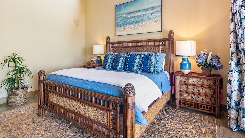Stunning Luxury Mansion in Playa Flamingo with Six Bedrooms and Beachfront Access view 4