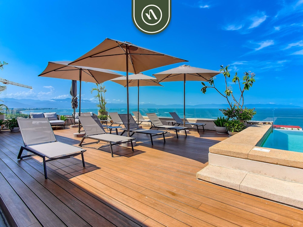 New 1 BR Condo With Amazing Rooftop Pool - Jacuzzi