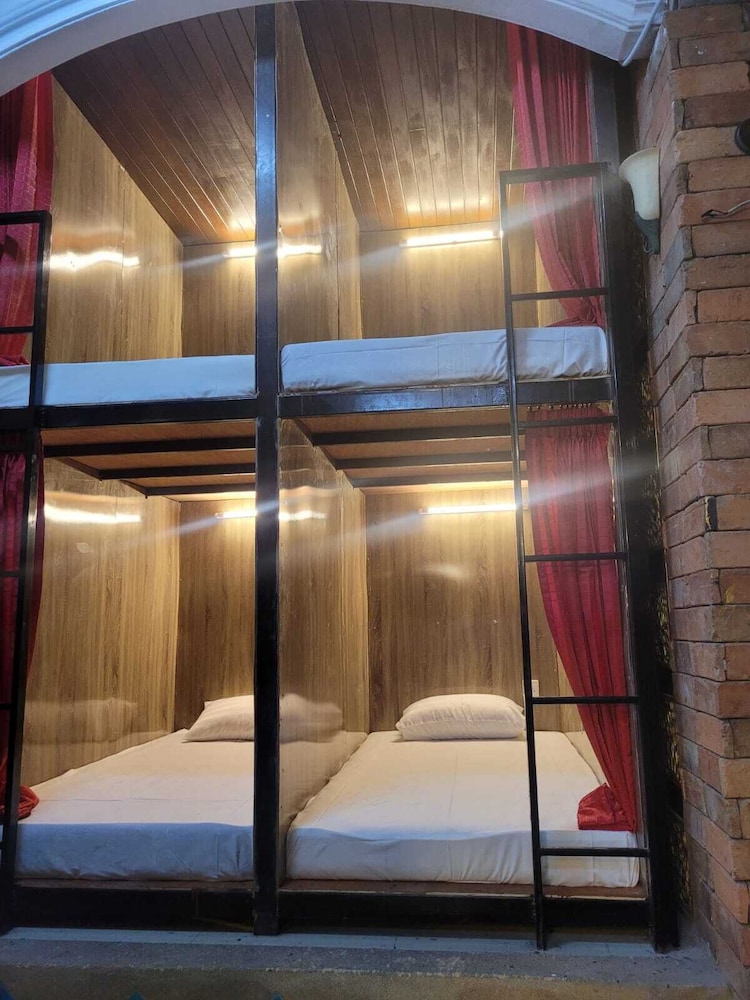 Hangover Hostel Patong