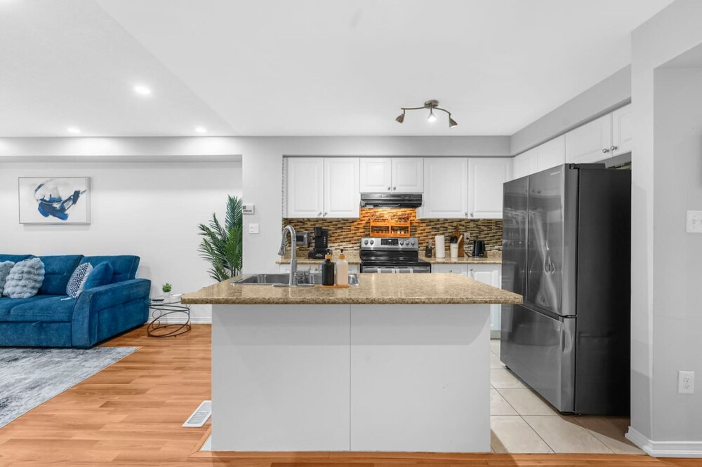 Chic 2BR House Newly Renovated Central Spot
