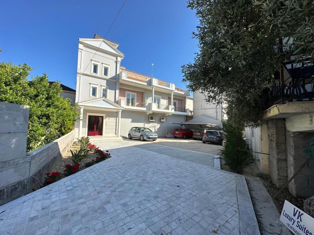 VK Luxury Suites - Private Parking - Adults Only