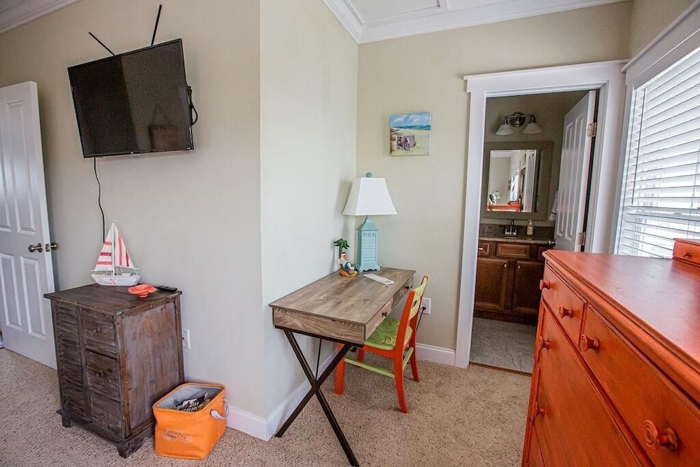 Life's A Beach 4 Bedroom Home by RedAwning
