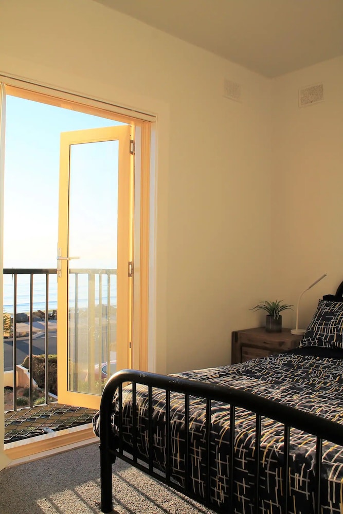 Unwind Esplanade Beach Escape No 5