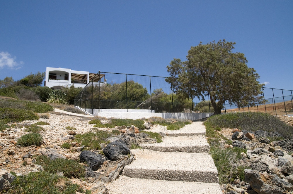 Alianthos Suites