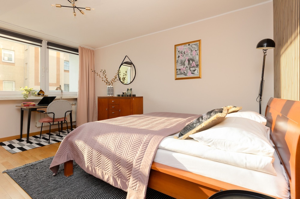 Saska Kępa Apartment by Renters view 2