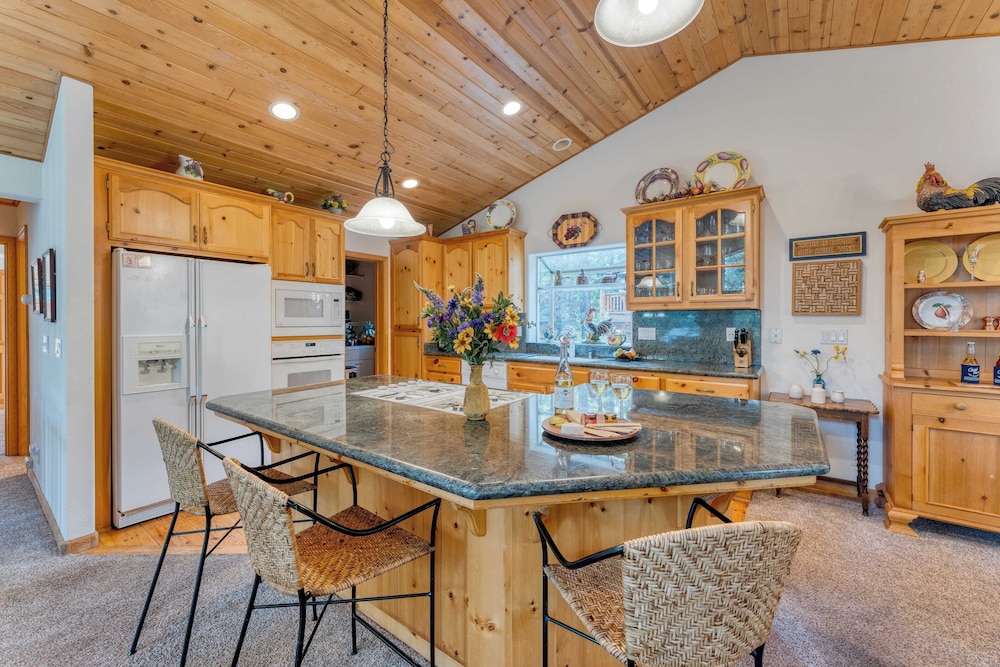 Tahoe Vista by Avantstay Central Location + Patio