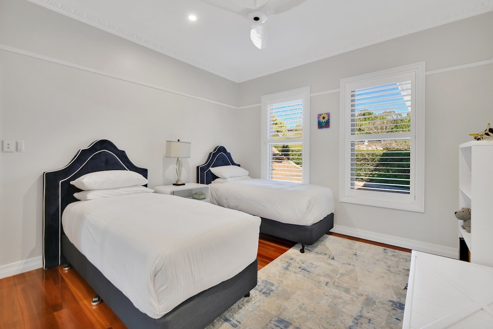 Expansive Toowoomba Retreat With Garden BBQ