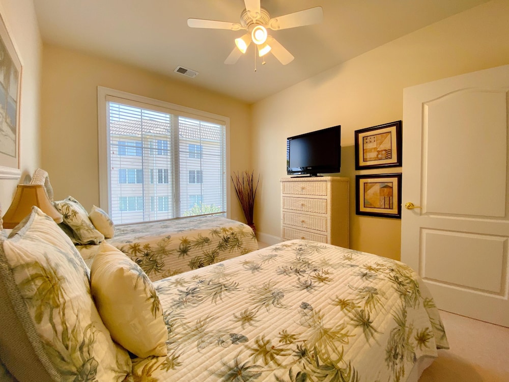 Barefoot Resort by Palmetto Vacations