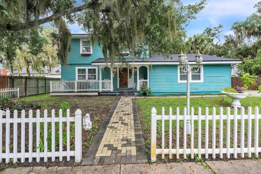 Relaxing Home Near St. Augustine Attractions 4 Bedroom Residence