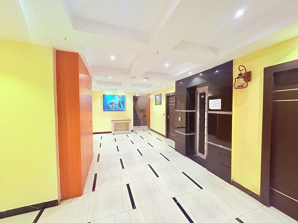 Hotel Prince Plaza with Swimming Pool