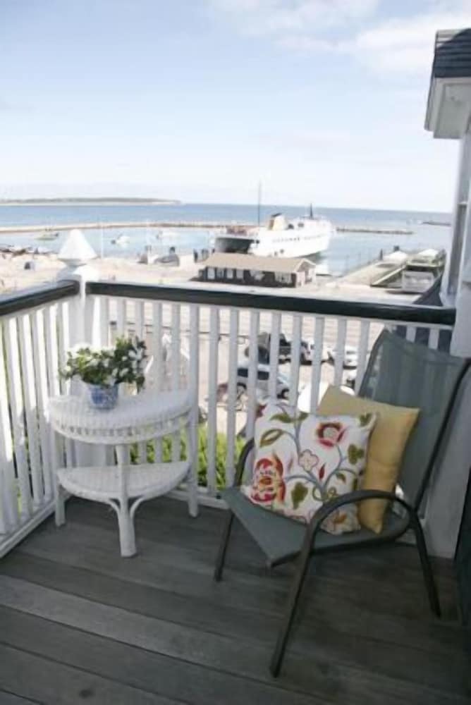 The Inn at Old Harbor