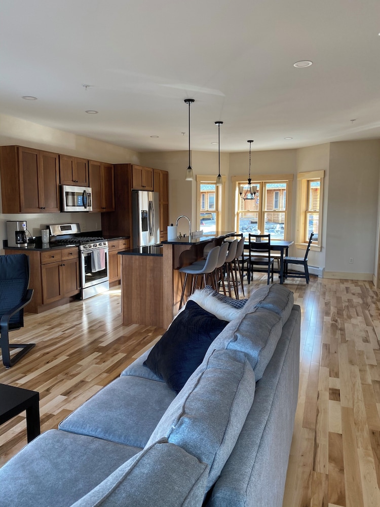 Spacious Sugarloaf Condo