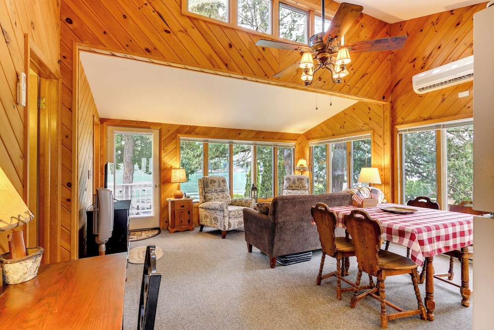 Waterfront Cottage on Lake George w/ 2 Docks!