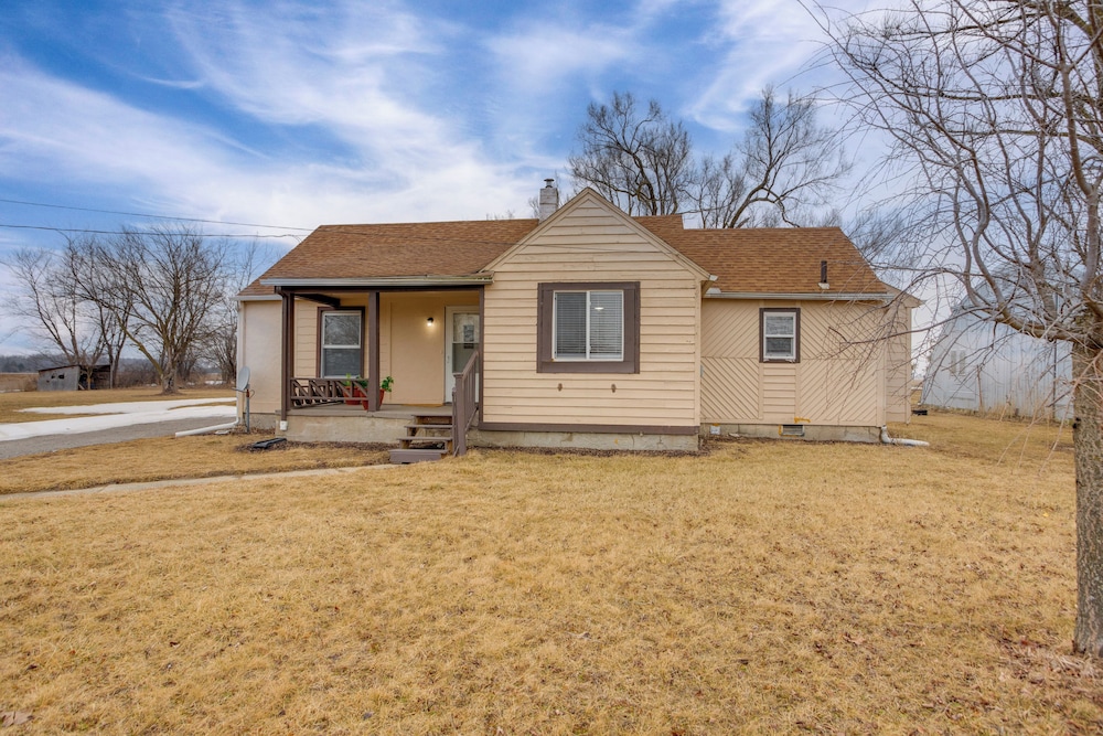 Rural Retreat Near Golf Courses in Ottawa Lake!