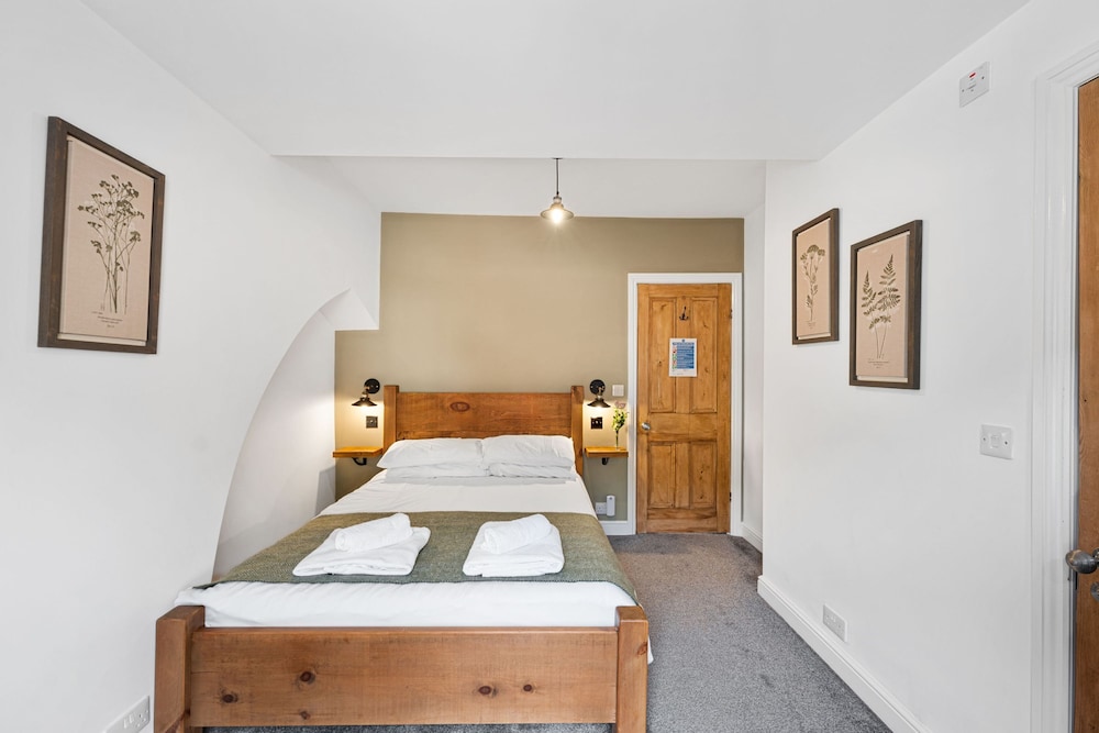 Host Stay March Cottage