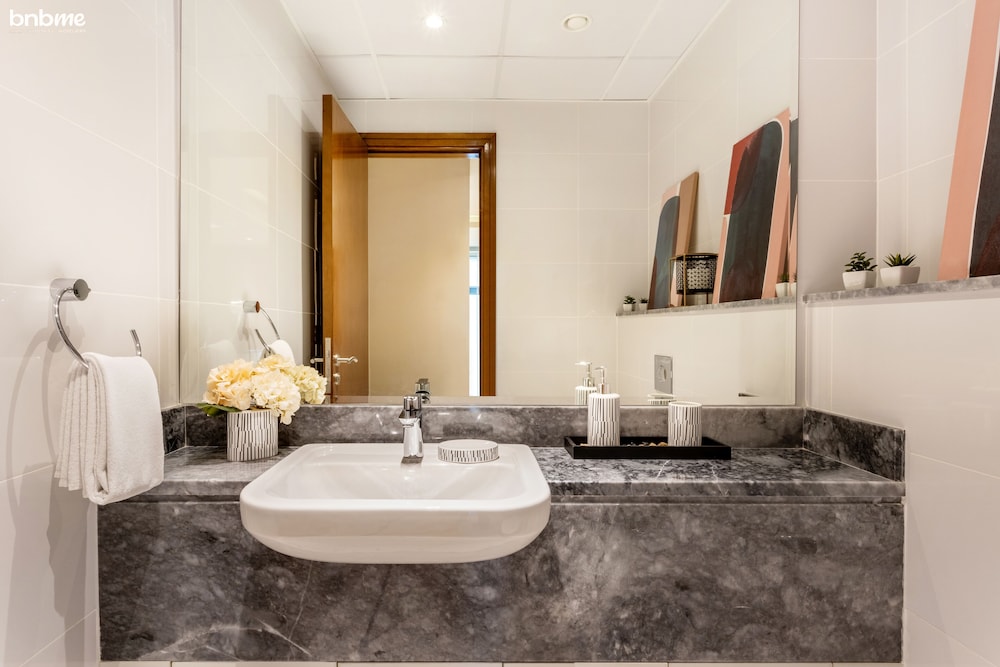 2B-Amna Tower - 4405 by bnbme homes