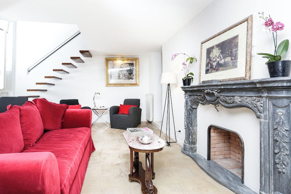 Spanish Steps Apartments