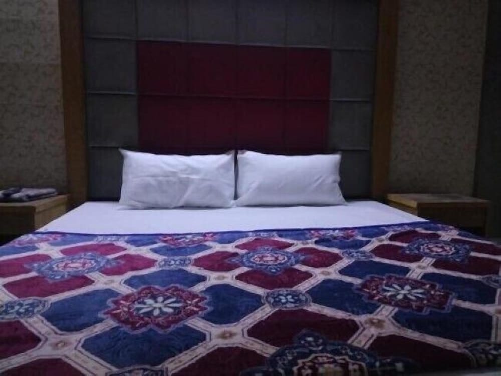 United Hotel Lahore view 2