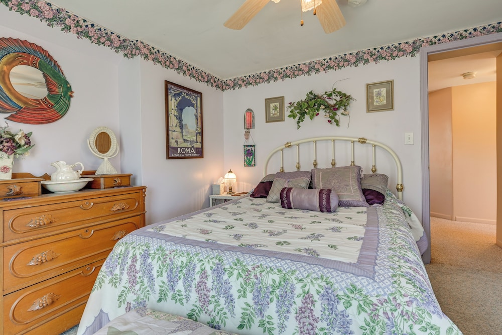 < 1 Mi to Old Town Lansing: Home w/ Furnished Deck