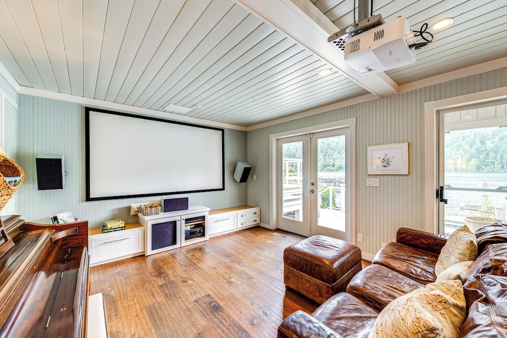Waterfront Home on Lake Samish w/ Hot Tub & Dock!