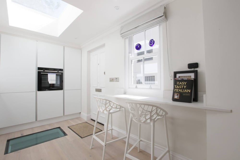 Newly Refurbished 1 Bedroom in Vibrant Notting Hill