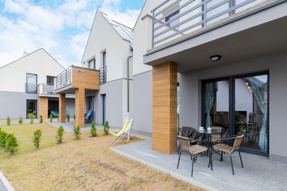Coast Apartment With Terrace by Renters