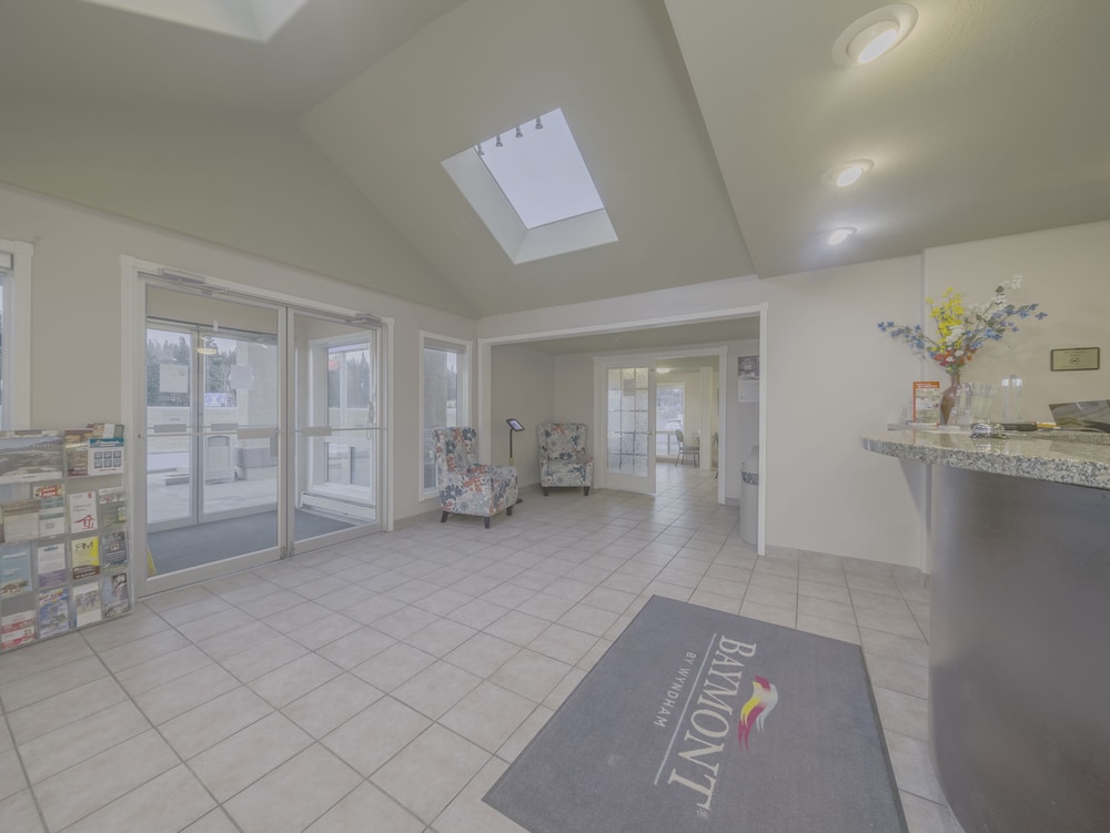 Hinton Vacations - Baymont by Wyndham Hinton - Property Image 2