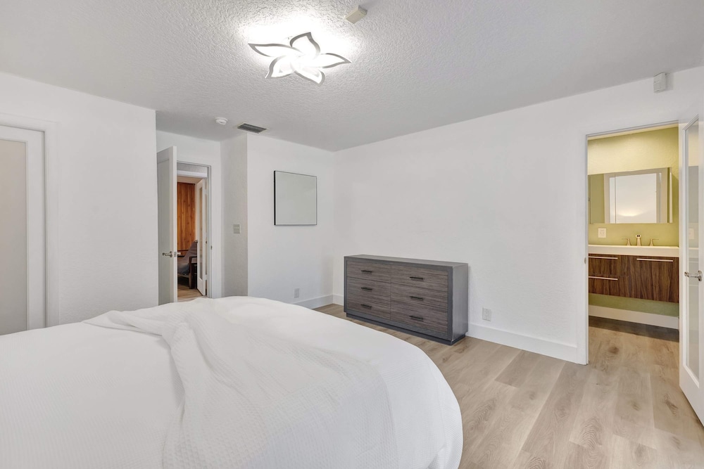 Waterfront Paradise Chic 3 BDR