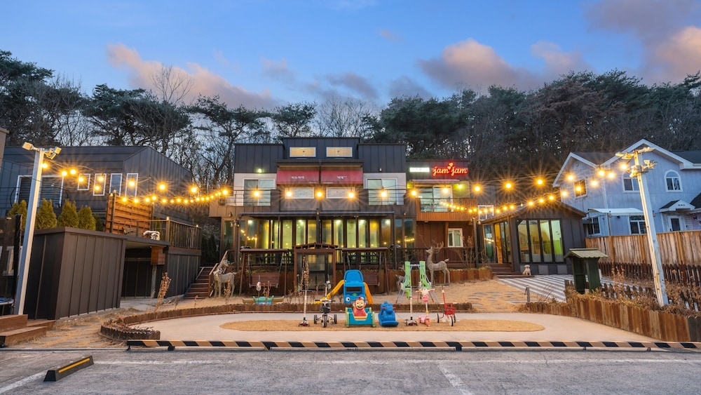 Gyeongju Jamjam Kids Pool Villa Pension