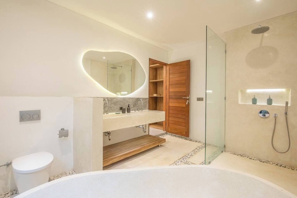 Chic 3BR Villa Modern Comfort in Central Seminya