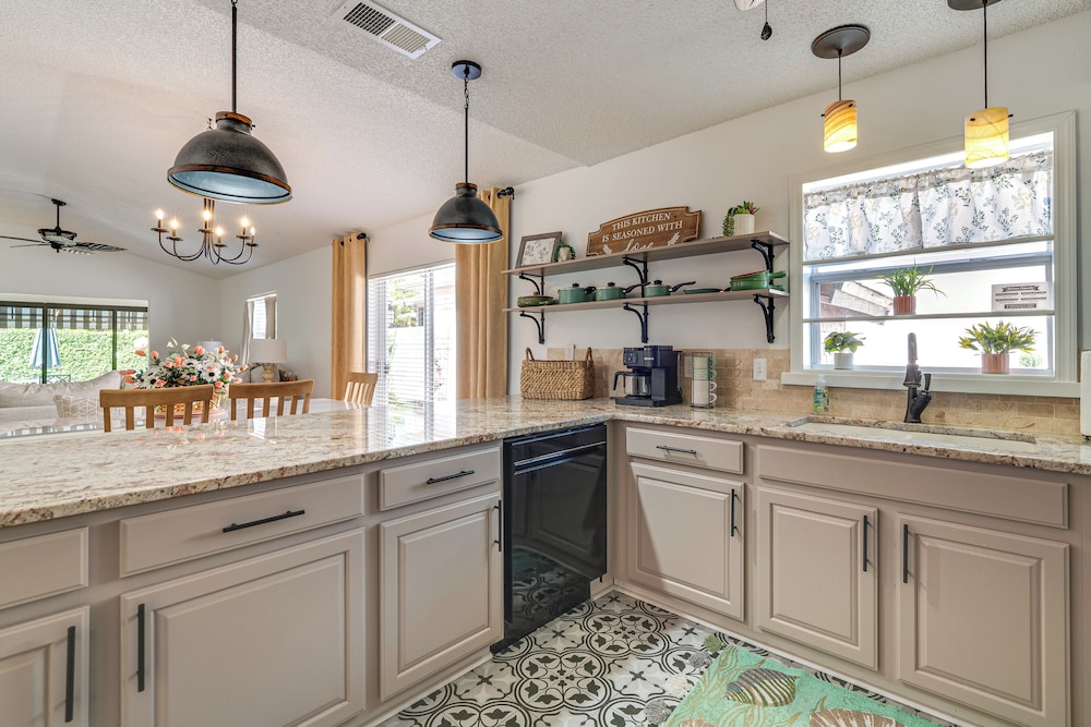 Private Pool & Golf Cart! Villa By Spanish Springs