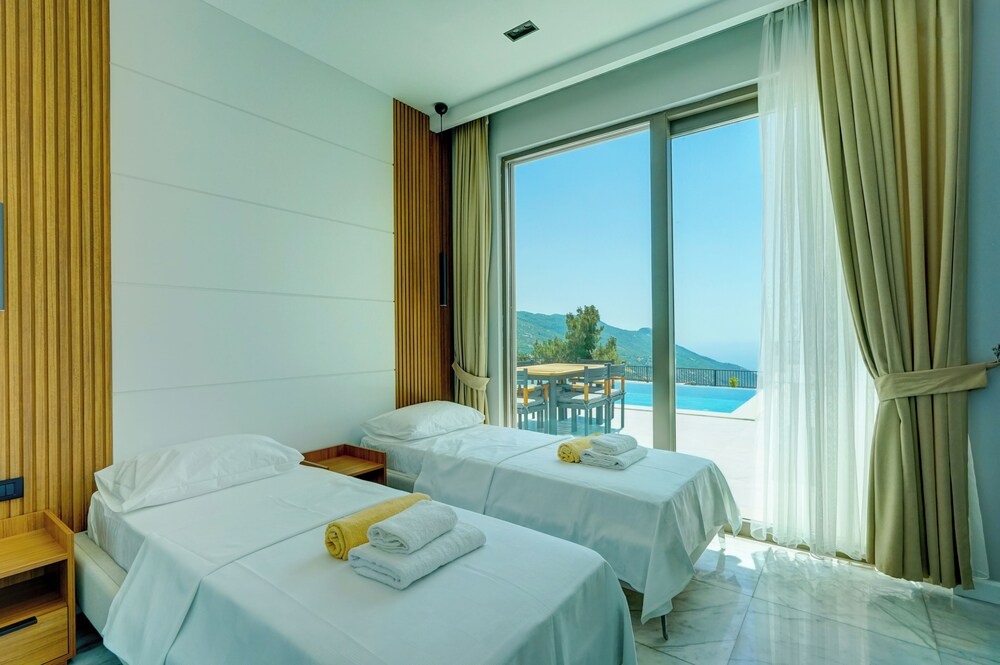 Saturn-4 PLANET LUXURY VILLAS