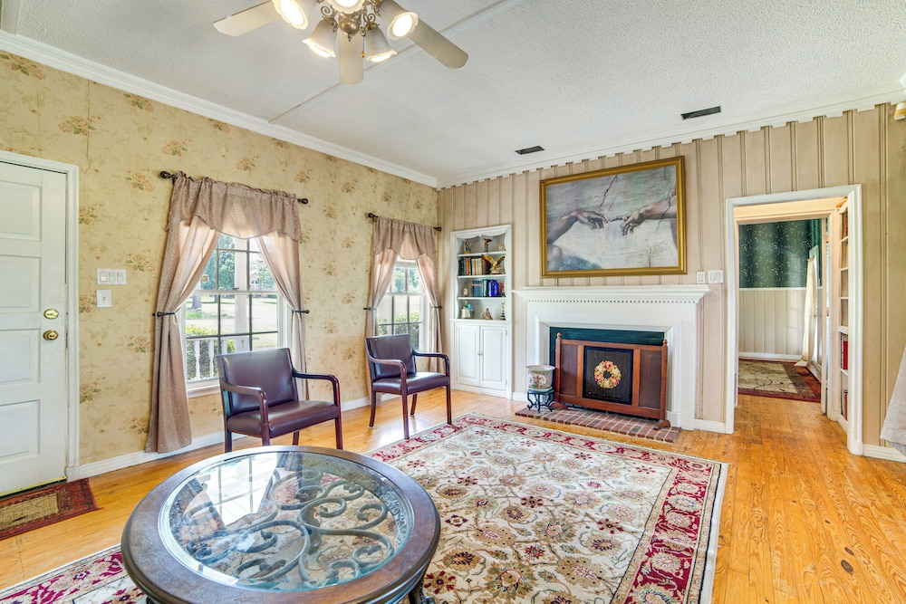 10 Mi to Lake Palestine: South Tyler Location!