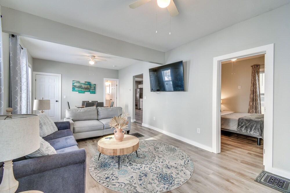 2 Mi to Dtwn: Syracuse Gem w/ Screened Porch