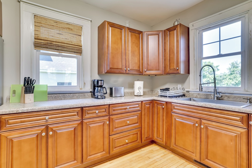 Gas Grill & Porch: Rural Hixton Vacation Home!