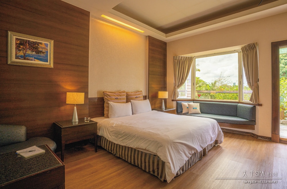 Regale Villa Hotel