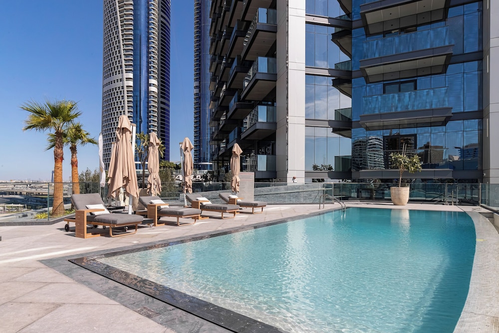 SIMPLY COMFORT Skyline Apts at Nobles Tower with Luxury Burj View