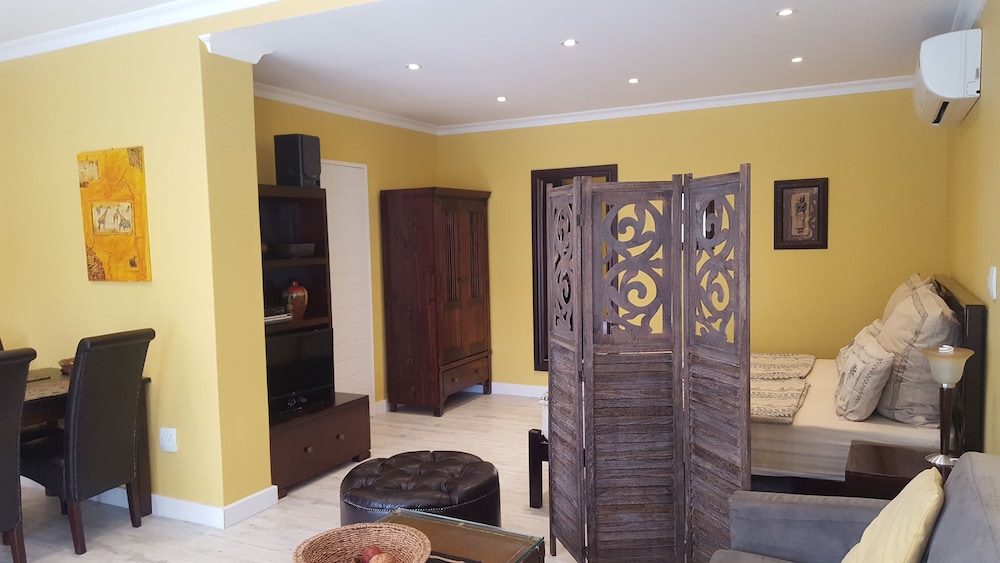 Constantia Cottages