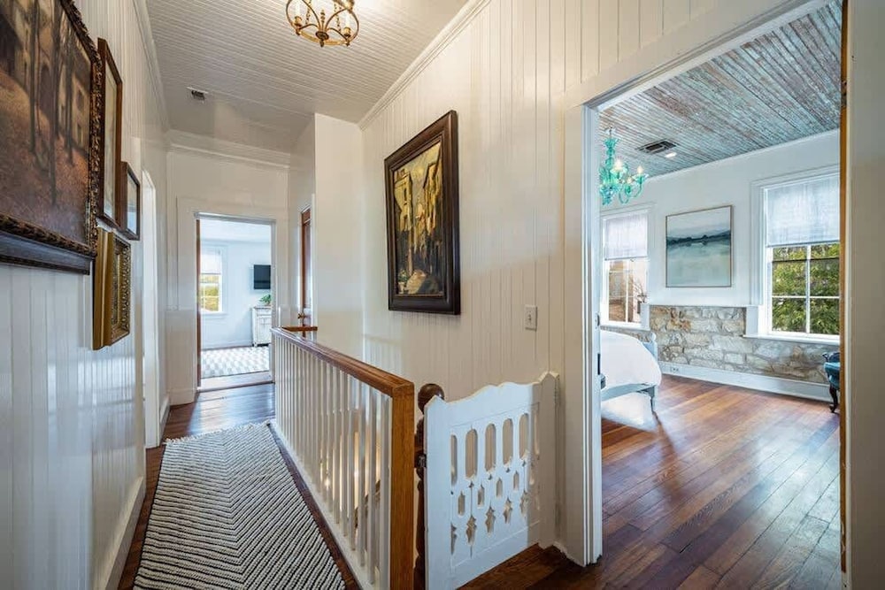 Luxurious Historic 5BR Fredericksburg inn w spa