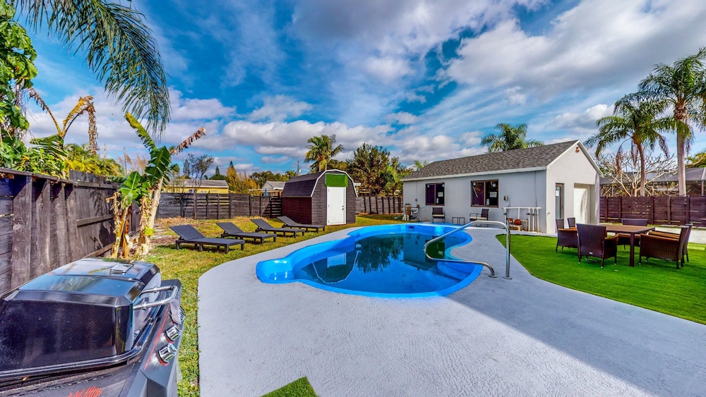 Casa Nirvana 4BR Home With Private Pool
