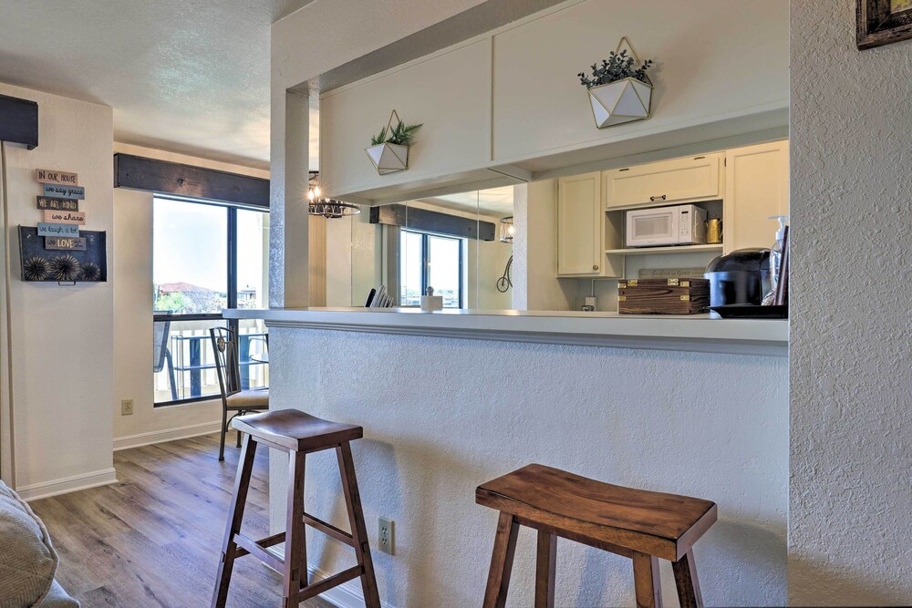 Waterfront Condo With Balcony Dock Access - Property Image 12