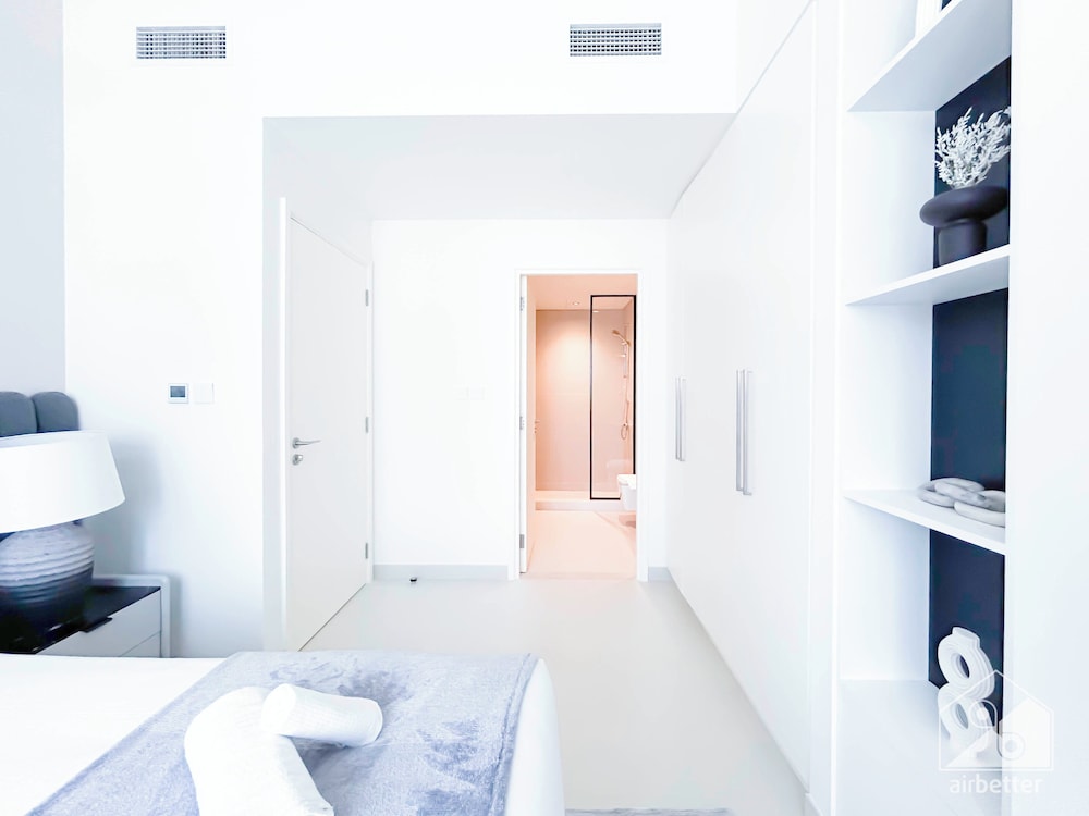 Luxury & Elegance at Burj Crown Downtown