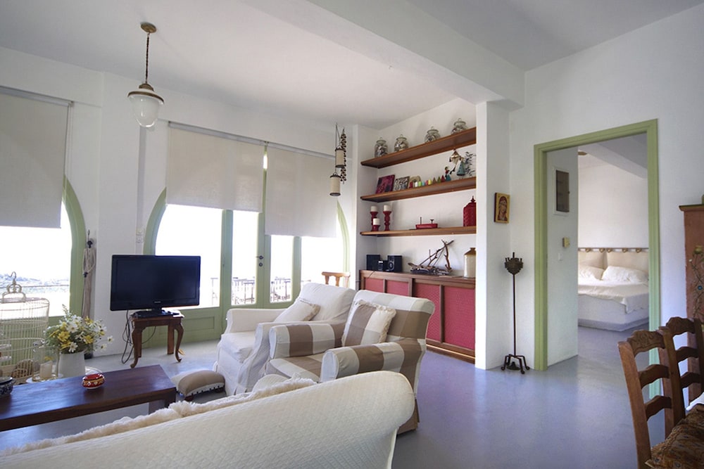 Nena's Art House
