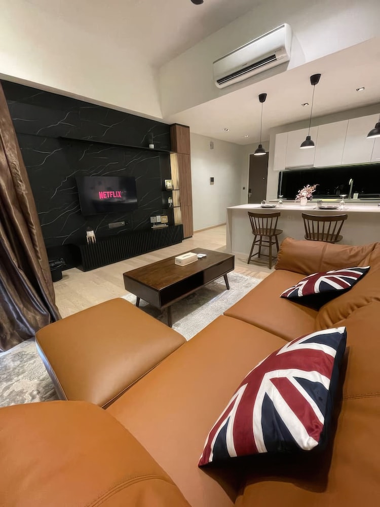 Mews Luxe Residence Apartments