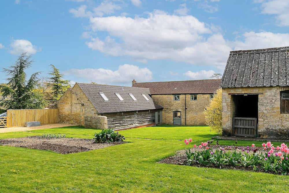 Glyme Flat Peaceful Country Retreat