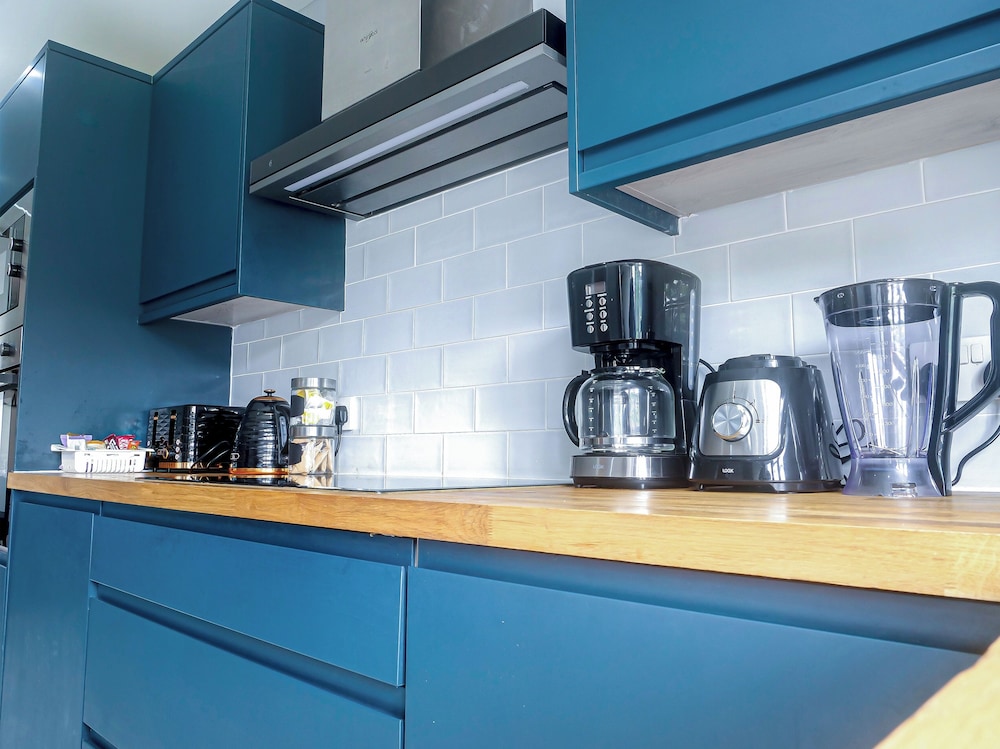 Spacious 6 Bedroom House in Bexleyheath