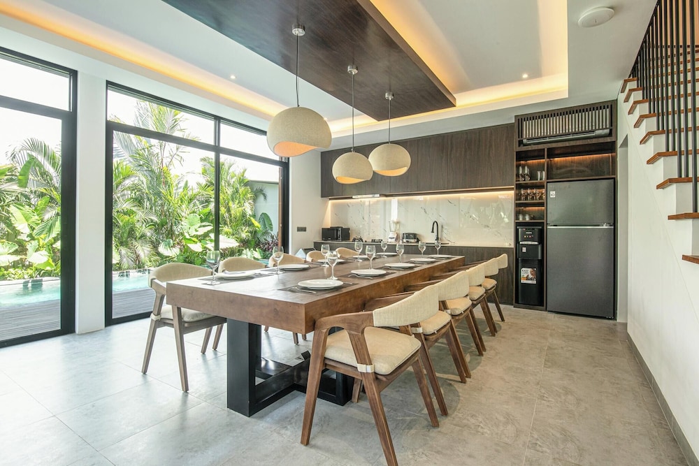 Tropical Elegance 5BR Canggu Villa Near Beach