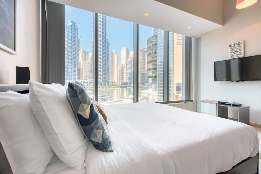 Luxury Apt w Private Jacuzzi Overlooking the Water